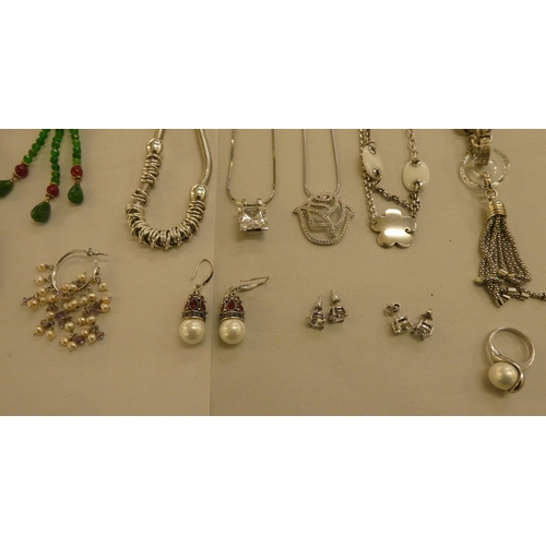 210 - Mainly 925 silver dress jewellery: to include rings, earrings, necklaces, pearls and simulated pearl... 