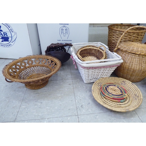 249 - Wicker items: to include mainly baskets