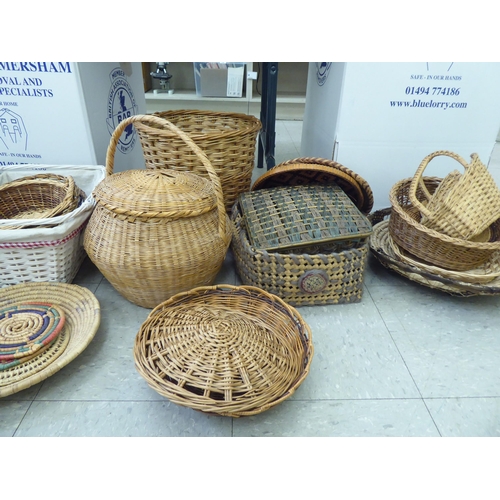 249 - Wicker items: to include mainly baskets