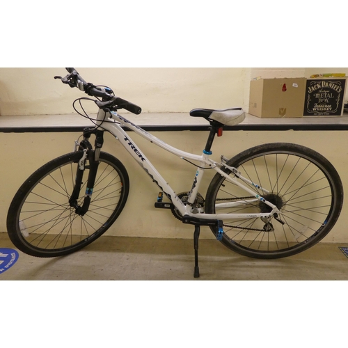 278 - A lady's Trek Neko 24 gear mountain bike with 27