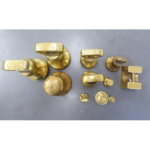 304 - Mainly early 20thC metalware: to include Avery brass scale weights