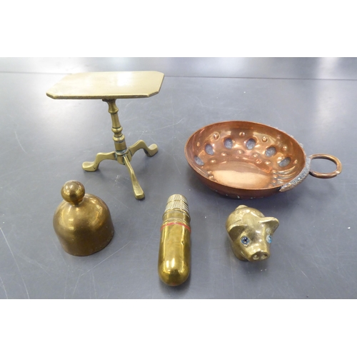 304 - Mainly early 20thC metalware: to include Avery brass scale weights