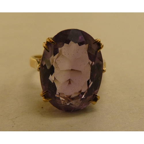 305 - A 9ct gold ring, set with a light purple coloured stone