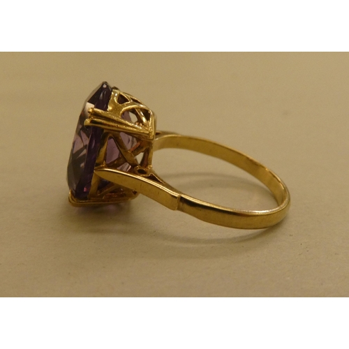 305 - A 9ct gold ring, set with a light purple coloured stone