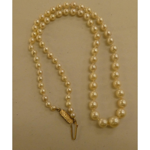 319 - A graduated pearl necklace, on a yellow metal clasp  stamped 9ct