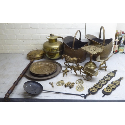 33 - Mainly late Victorian/early/mid 20thC metalware: to include a brass tea cannister  13