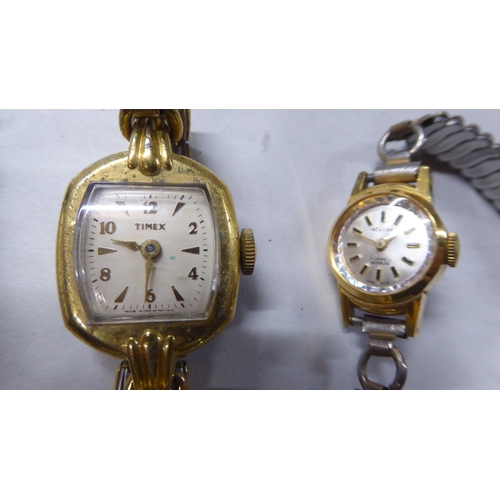 64 - Jewellery and watches: to include a yellow metal necklace