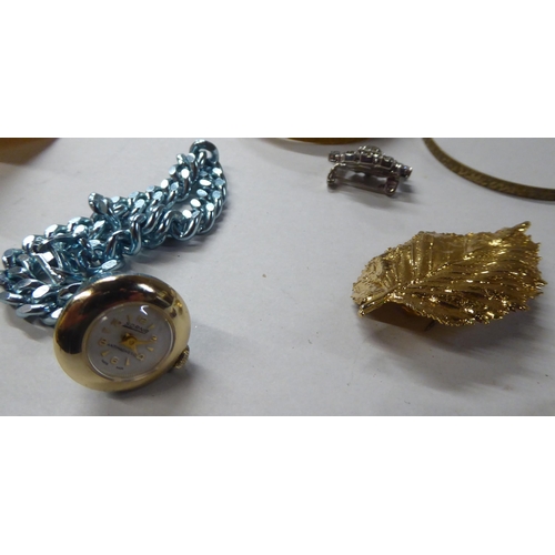 64 - Jewellery and watches: to include a yellow metal necklace