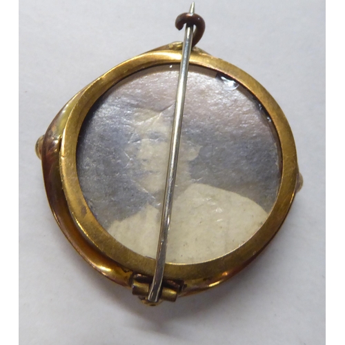 64 - Jewellery and watches: to include a yellow metal necklace