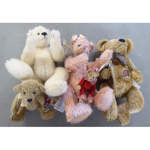 8 - Teddy bears: to include a Russ Bancroft Limited Edition 4863/10,000  8