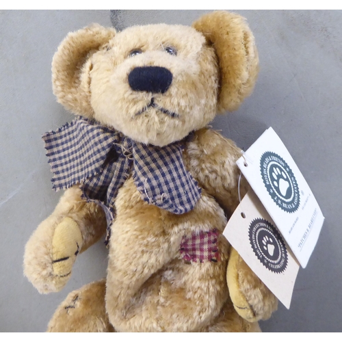 8 - Teddy bears: to include a Russ Bancroft Limited Edition 4863/10,000  8