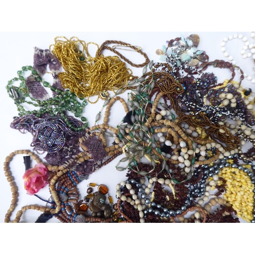 87 - Costume jewellery and items of personal ornament: to include coloured bead necklaces; and filigree b... 