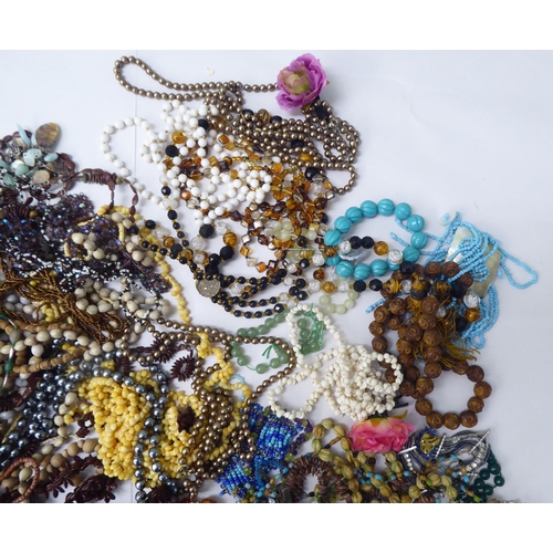 87 - Costume jewellery and items of personal ornament: to include coloured bead necklaces; and filigree b... 