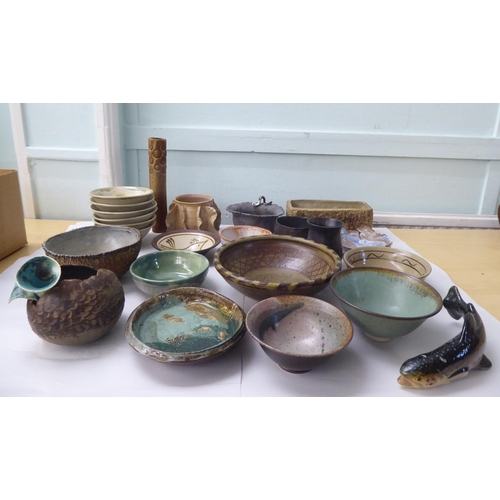 89 - Studio pottery, decorative items and tableware