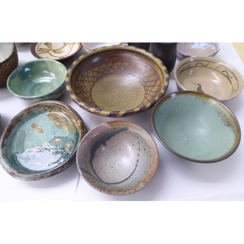 89 - Studio pottery, decorative items and tableware