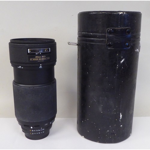 136 - A Nikon AF Nikkor 80-200mm 1:2.8 photographic lens  cased