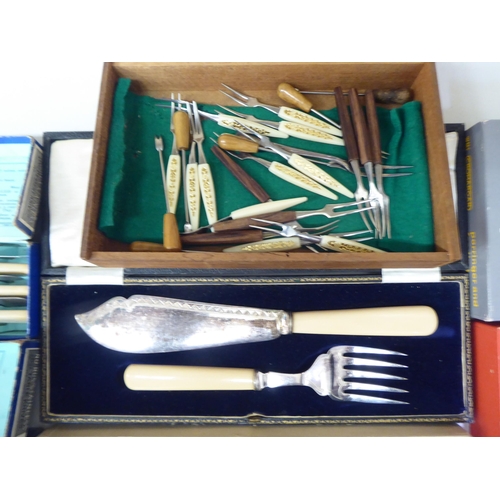 270 - Mainly 1970/80s retro design teak and other handled cutlery and flatware