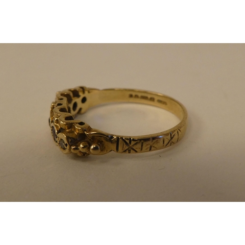 9 - Yellow metal items of personal ornament: to include a 9ct gold ring