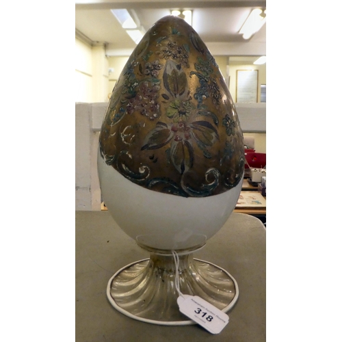 318 - A Murano glass egg