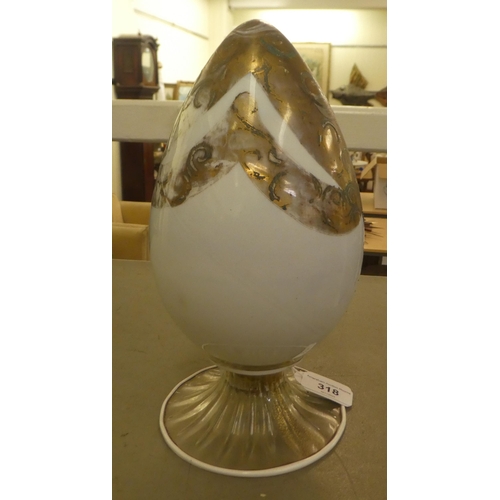 318 - A Murano glass egg