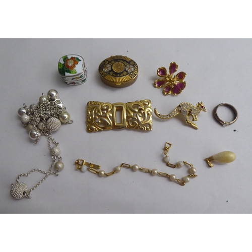 115 - Costume jewellery and items of personal ornament: to include earrings and necklaces