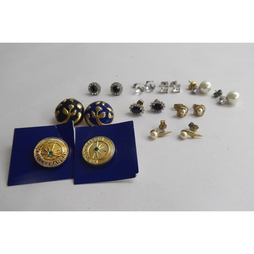 115 - Costume jewellery and items of personal ornament: to include earrings and necklaces