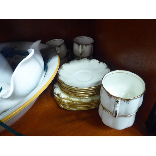 140 - Ceramics and glassware: to include a Gray & Sons child's china bowl  7