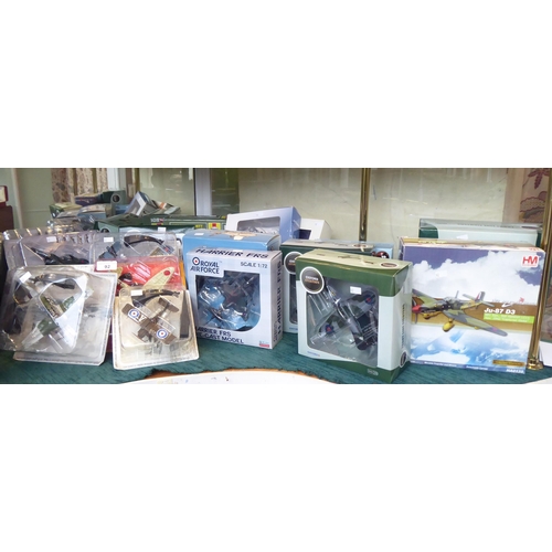 158 - Oxford and other diecast, mainly military aviation themed collectables: to include the 'Front Line S... 