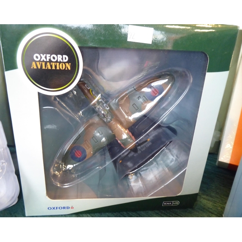 158 - Oxford and other diecast, mainly military aviation themed collectables: to include the 'Front Line S... 