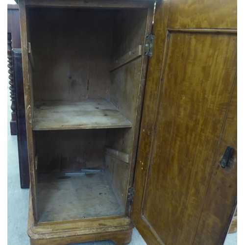 190 - Two similar late Victorian painted pine bedside cabinets, each with a single door, on a plinth  31