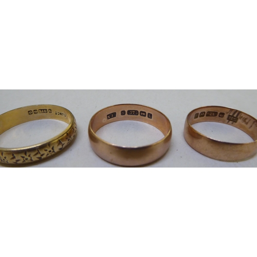 293 - Three 9ct gold wedding rings 