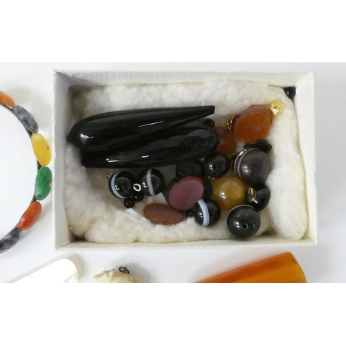 84 - Items of personal ornament: to include amber coloured loose stones; and bangles