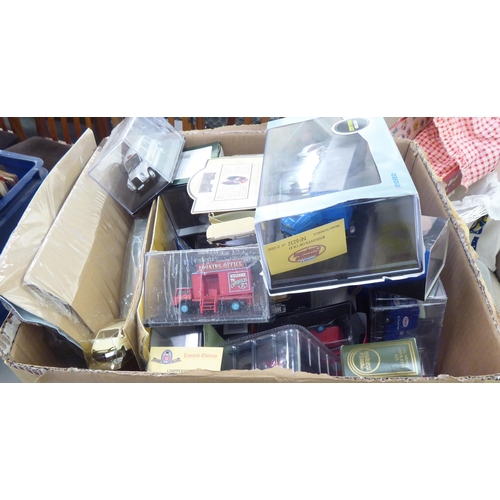 263 - Diecast model vehicles: to include an Oxford haulage lorry  boxed