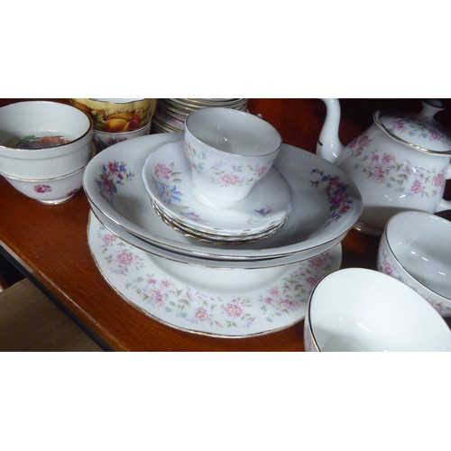 147 - Mainly 19thC Spode china ware: to include a spill vase; soap dish and a pair of plates, decorated in... 