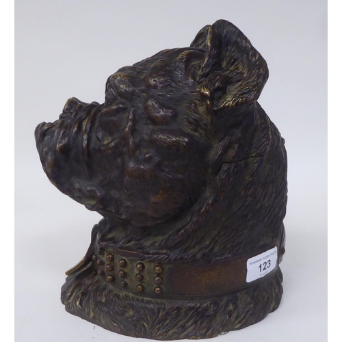 123 - An Austrian patinated bronze novelty desktop tobacco bowl, fashioned as a bulldog's head with a stud... 