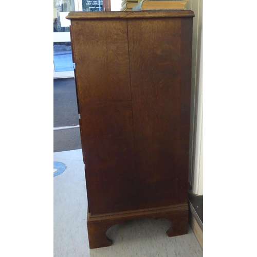 176 - A 19thC oak dressing chest with two short/three graduated long drawers and brass bail handles, raise... 