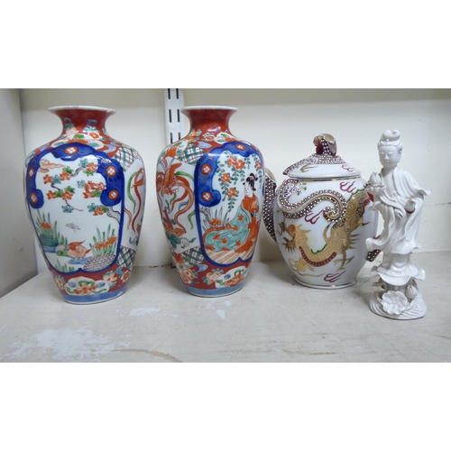 192 - Oriental ceramics: to include a pair of 20thC Japanese porcelain vases  9