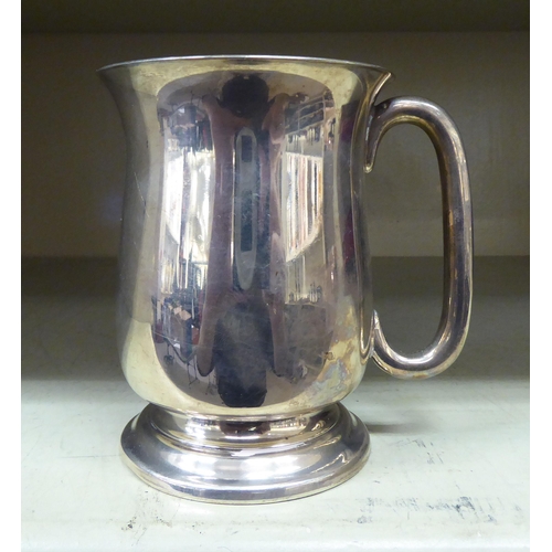 226 - A silver half-pint tankard, on a pedestal foot  Birmingham 1943