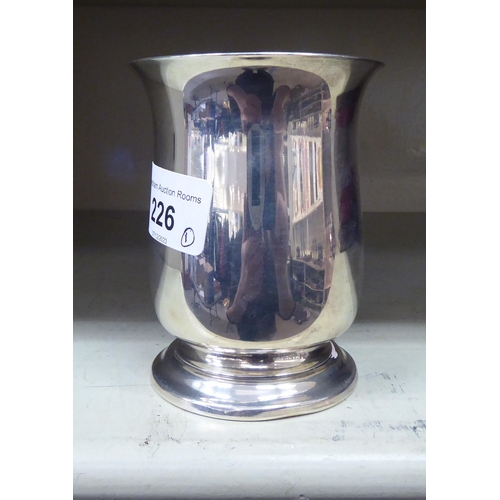 226 - A silver half-pint tankard, on a pedestal foot  Birmingham 1943