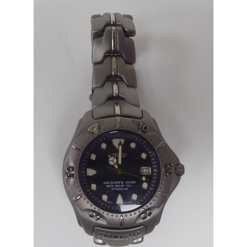 262 - A Citizen Pro-Master Air-Diver Solar 200m titanium cased 40mm bracelet wristwatch, faced by a baton ... 