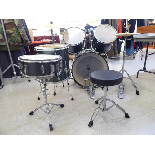 360 - A Pearl Forum Series five piece drum kit with seat and drumsticks