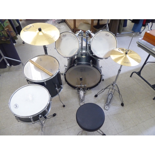 360 - A Pearl Forum Series five piece drum kit with seat and drumsticks