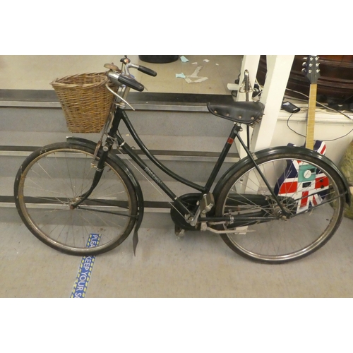 375 - A Raleigh Superbe bike with lever action gears, in green livery with 26