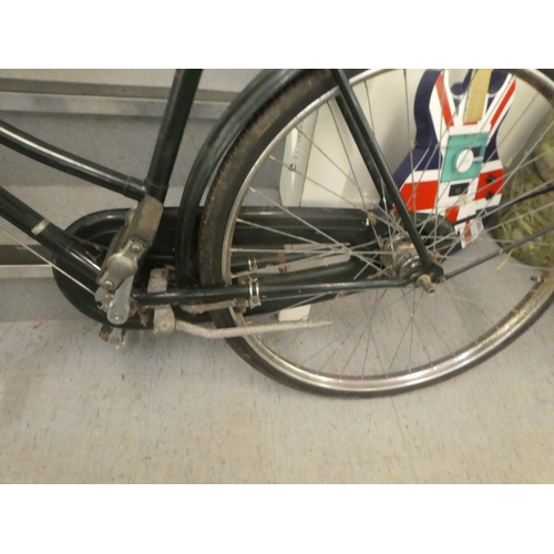 375 - A Raleigh Superbe bike with lever action gears, in green livery with 26