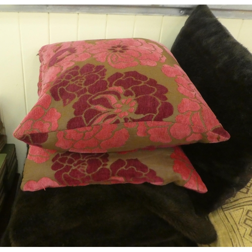 76 - Variously patterned fabric scatter cushions 