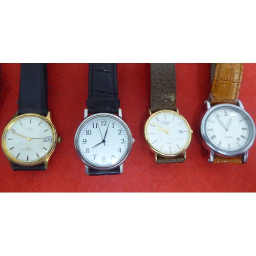 12 - Fifteen variously cased and strapped wristwatches