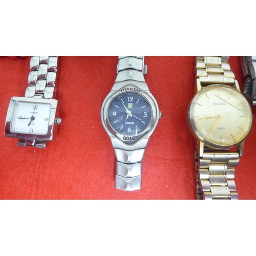 12 - Fifteen variously cased and strapped wristwatches