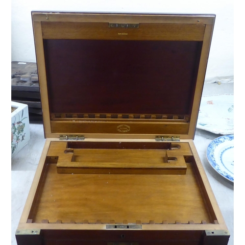 160 - An early 20thC mahogany canteen chest with straight sides and a hinged lid  8