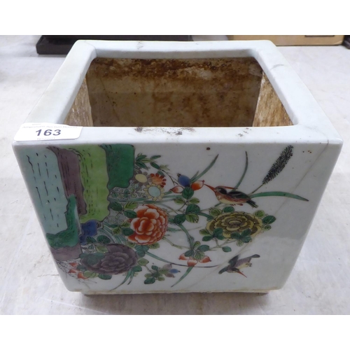 163 - A 19thC Chinese porcelain box design planter, decorated with birds and flora  7