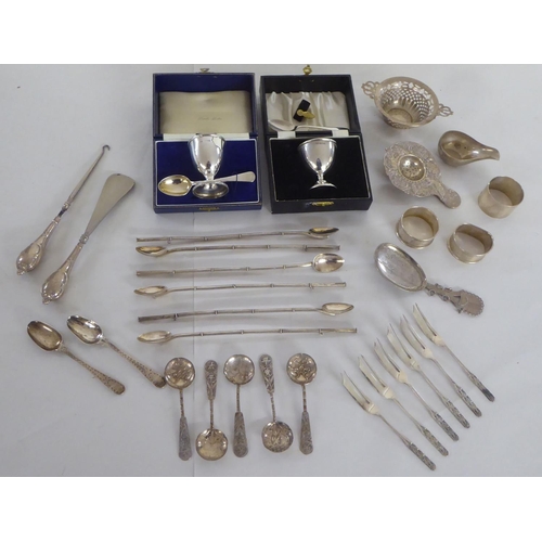 184 - Silver and white metal collectables: to include two Christening egg cups and spoons  boxed  mixed ma... 